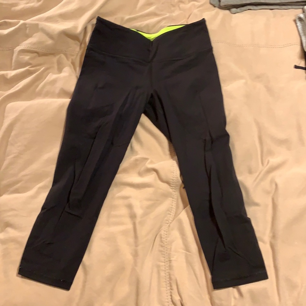 Victoria’s Secret Cropped Leggings
